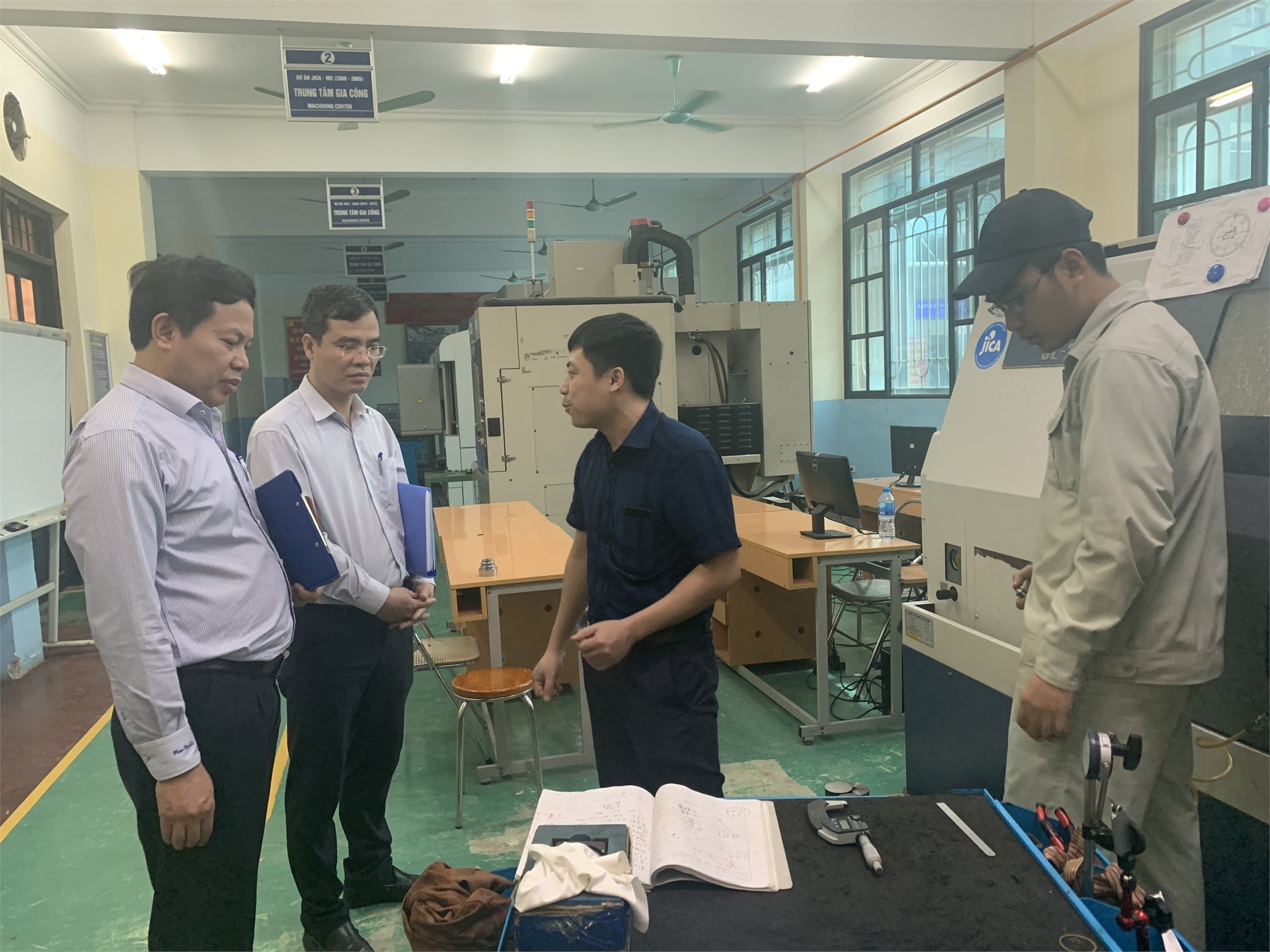 Trường ĐHCN Hà Nội tiếp đoàn kiểm tra của Sở về kiểm tra công tác huấn luyện thí sinh chuẩn bị thi tay nghề quốc gia