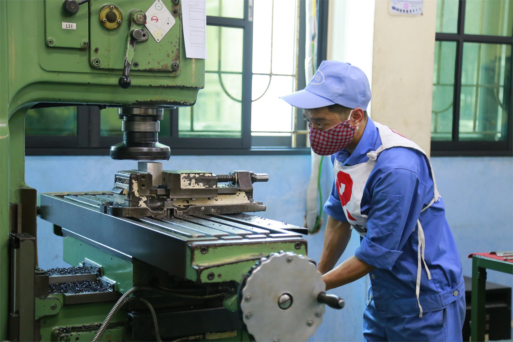 Trường Đại học Công nghiệp Hà Nội tổ chức đánh giá kỹ năng nghề Phay vạn năng bậc 3 theo tiêu chuẩn Nhật Bản