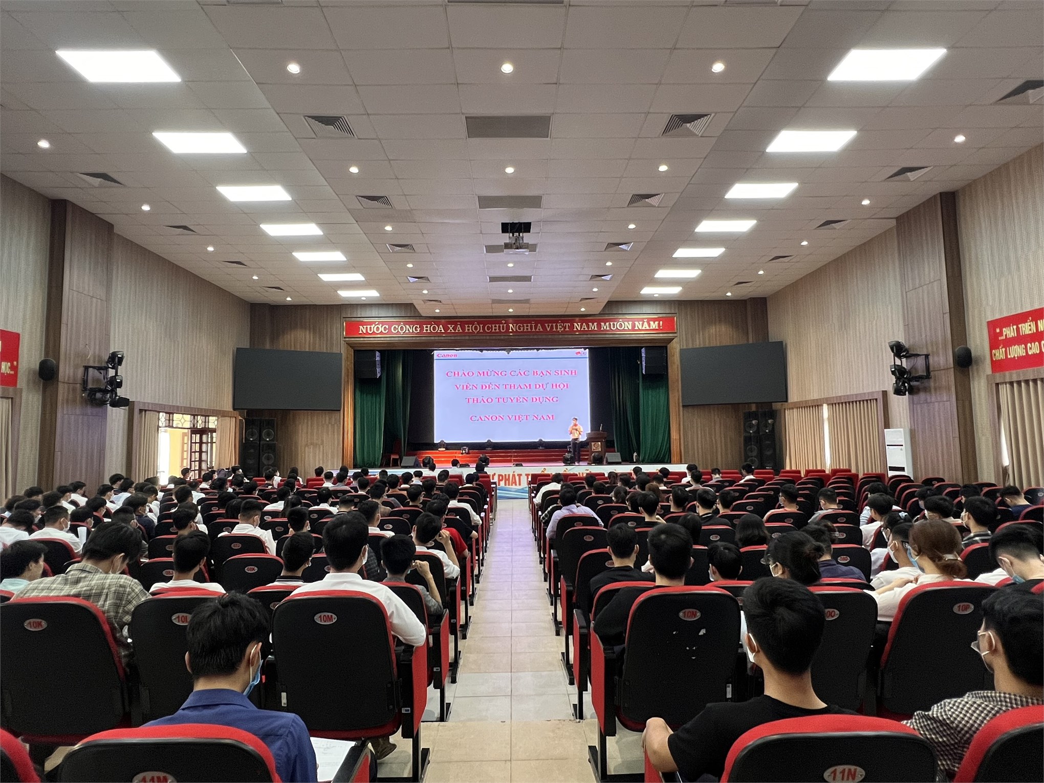 Hội thảo cơ hội việc làm và tuyển dụng trực tiếp của Công ty TNHH Canon Việt Nam