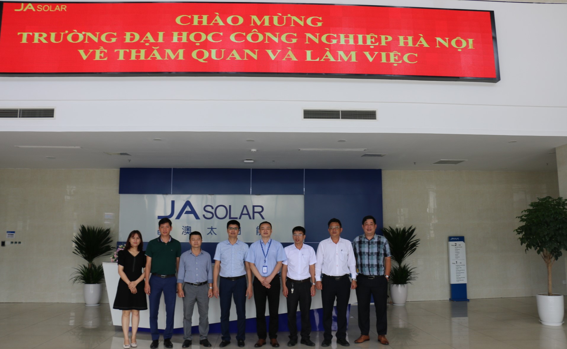 Trường Đại học Công nghiệp Hà Nội tham quan và làm việc tại Công ty JA Solar Việt Nam