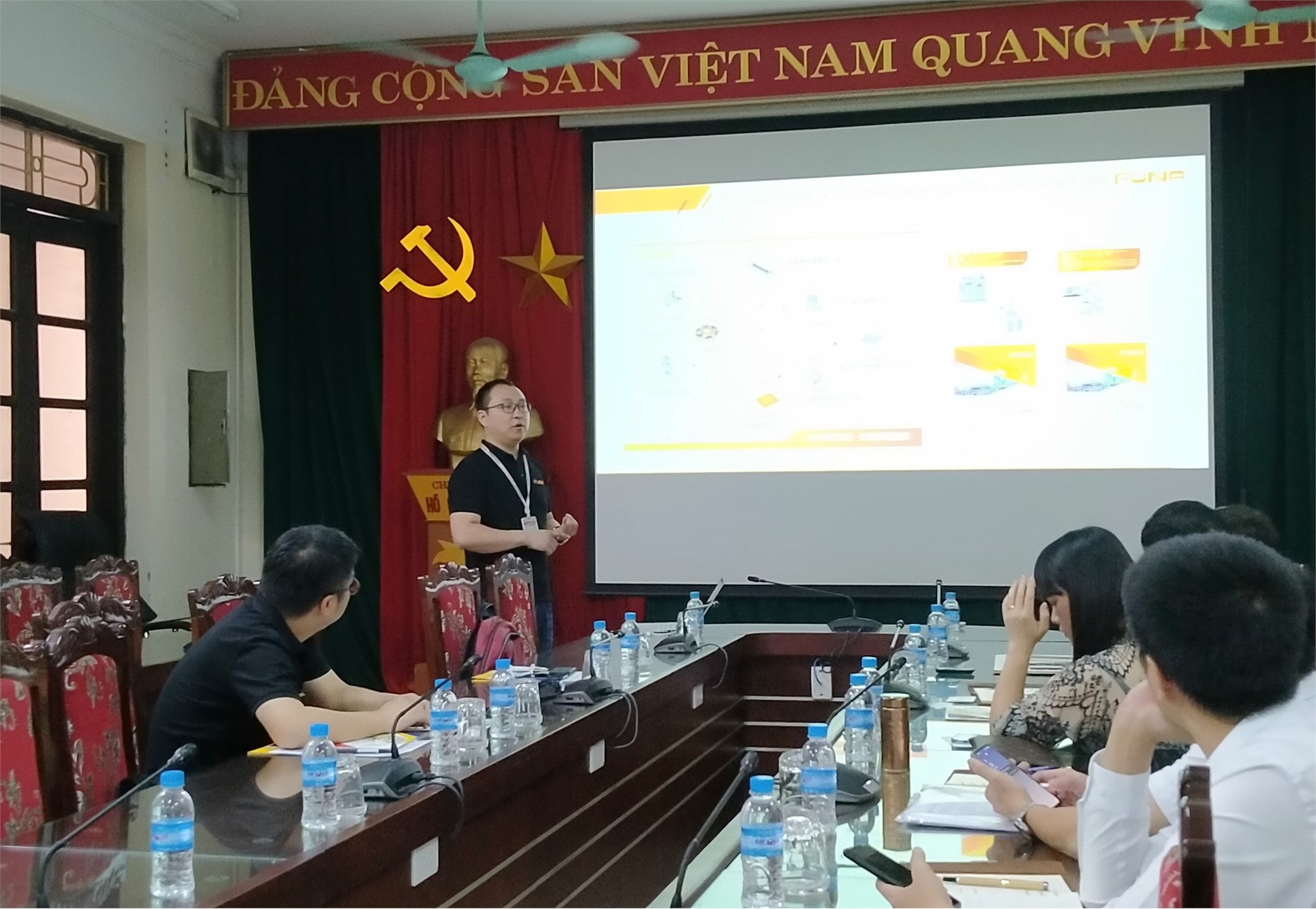 Tập đoàn Funa Trung Quốc tham quan và làm việc tại Trường Đại học Công nghiệp Hà Nội