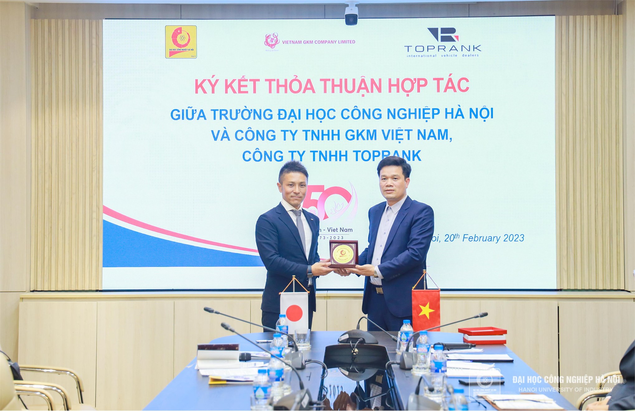 Phát triển nguồn nhân lực ngành dịch vụ sửa chữa bảo dưỡng ô tô tại Việt Nam và Nhật Bản