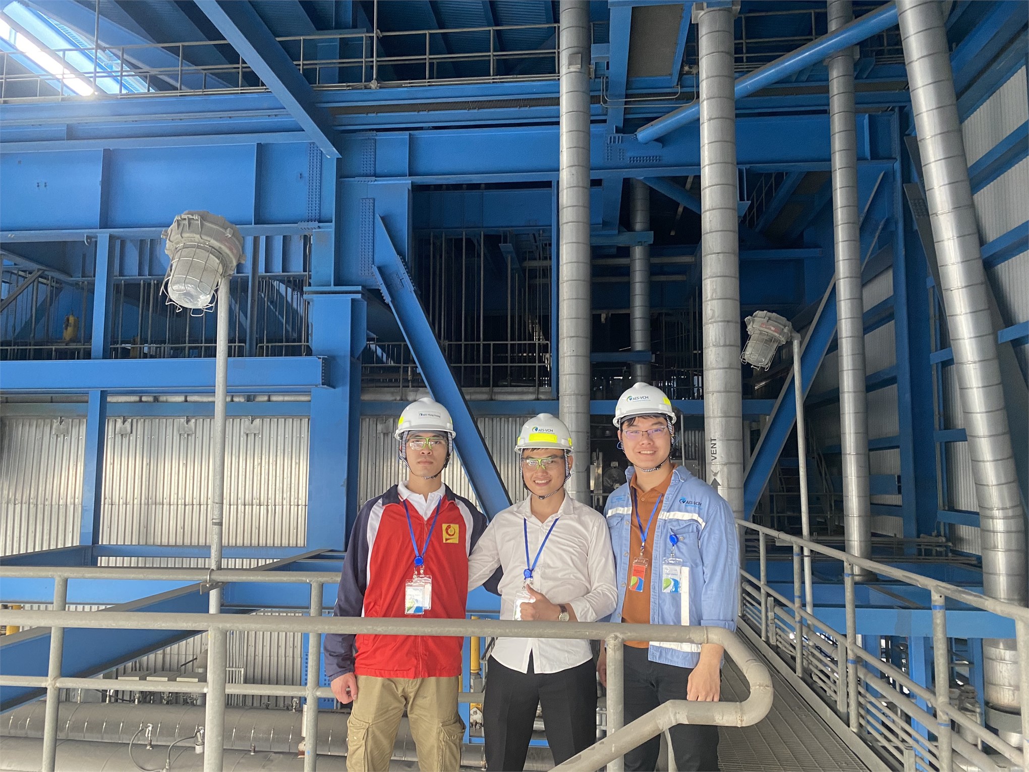 Tham quan nhà máy Nhiệt điện Mông Dương – Hoạt động ý nghĩa dành cho sinh viên nhận học bổng Năng lượng tương lai năm học 2022 – 2023