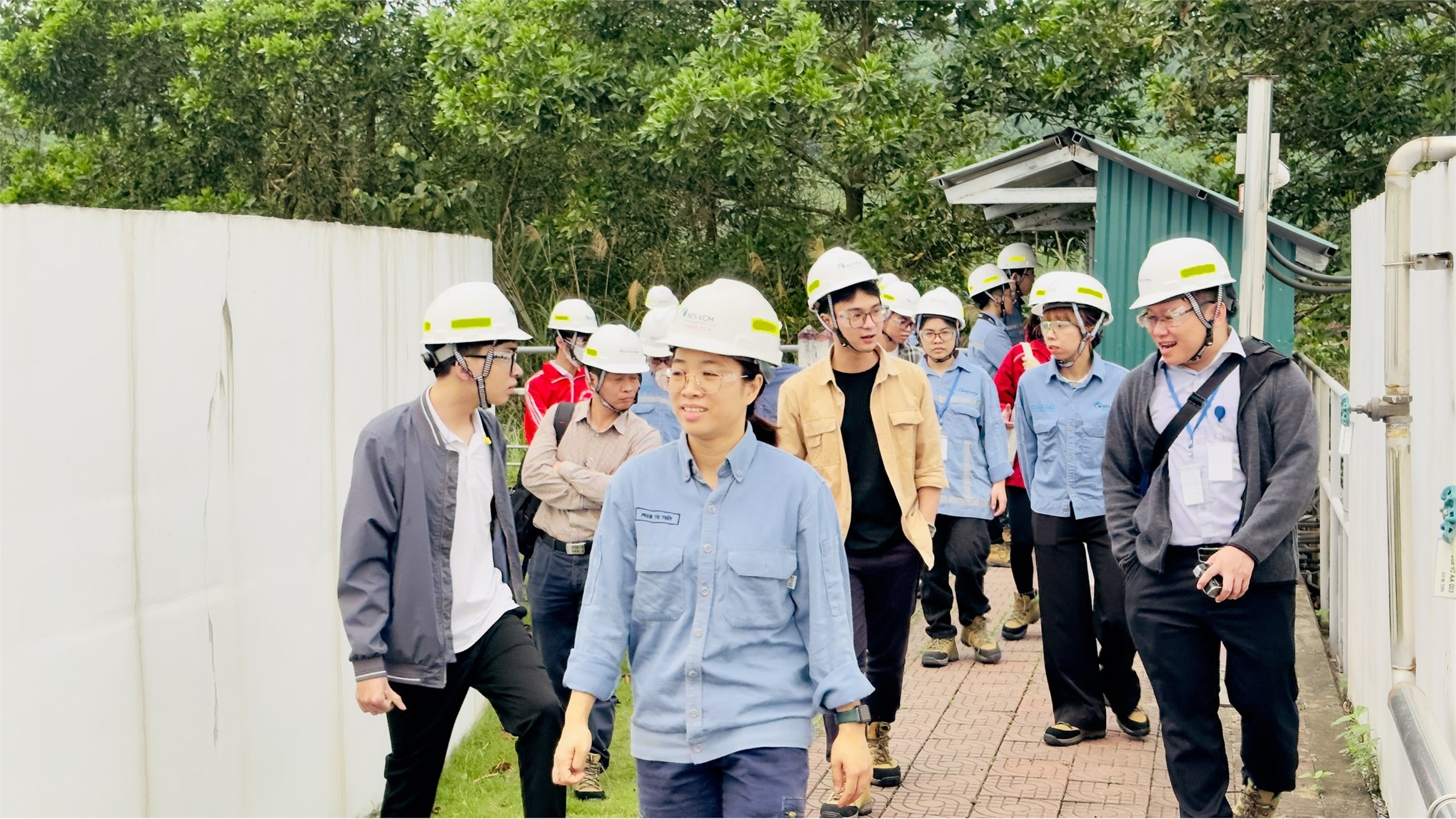 Tham quan nhà máy Nhiệt điện Mông Dương – Hoạt động ý nghĩa dành cho sinh viên nhận học bổng Năng lượng tương lai năm học 2022 – 2023