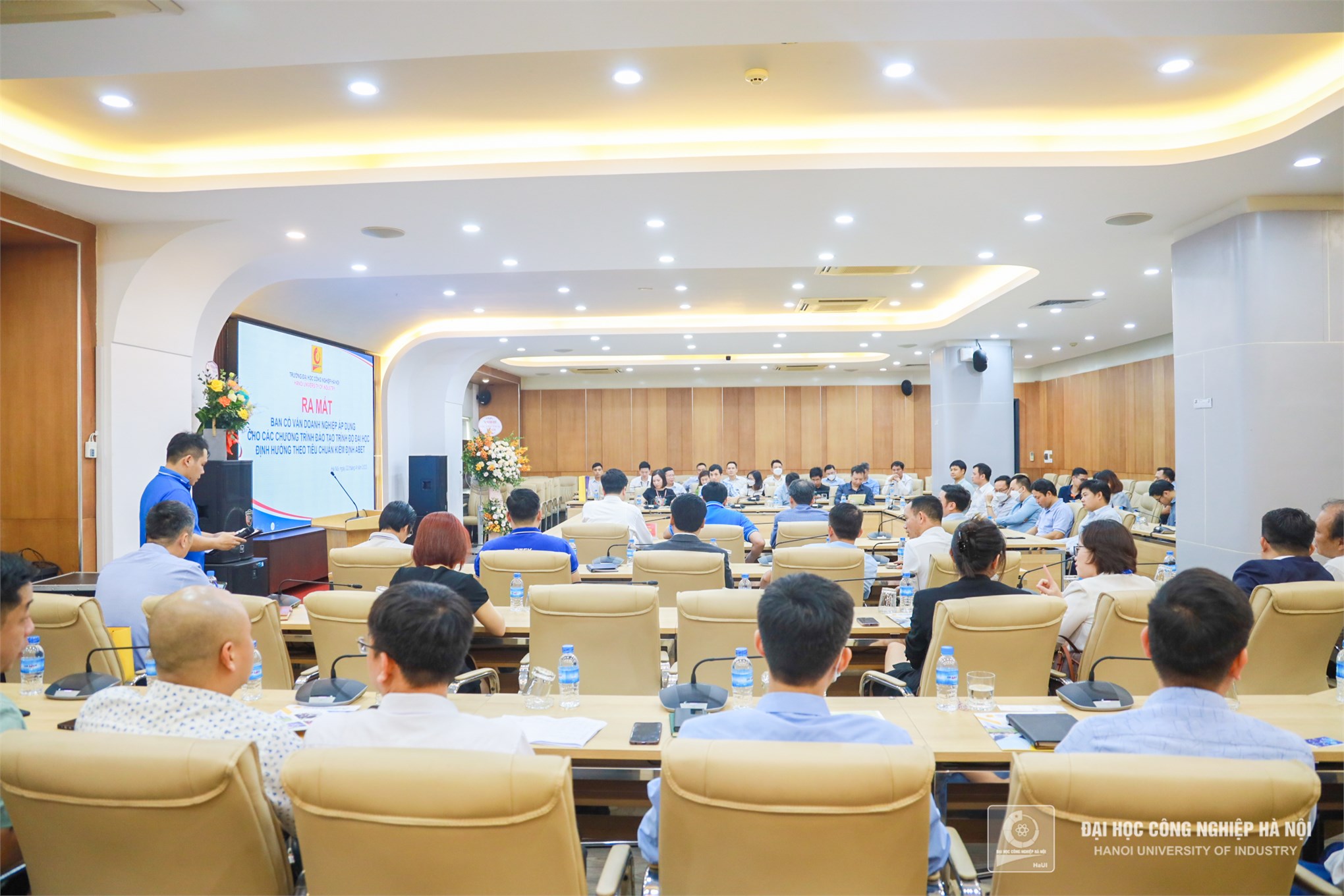 Gần 5.000 cơ hội việc làm cho sinh viên và ra mắt Ban cố vấn doanh nghiệp Trường Đại học Công nghiệp Hà Nội tại Ngày hội việc làm 2023