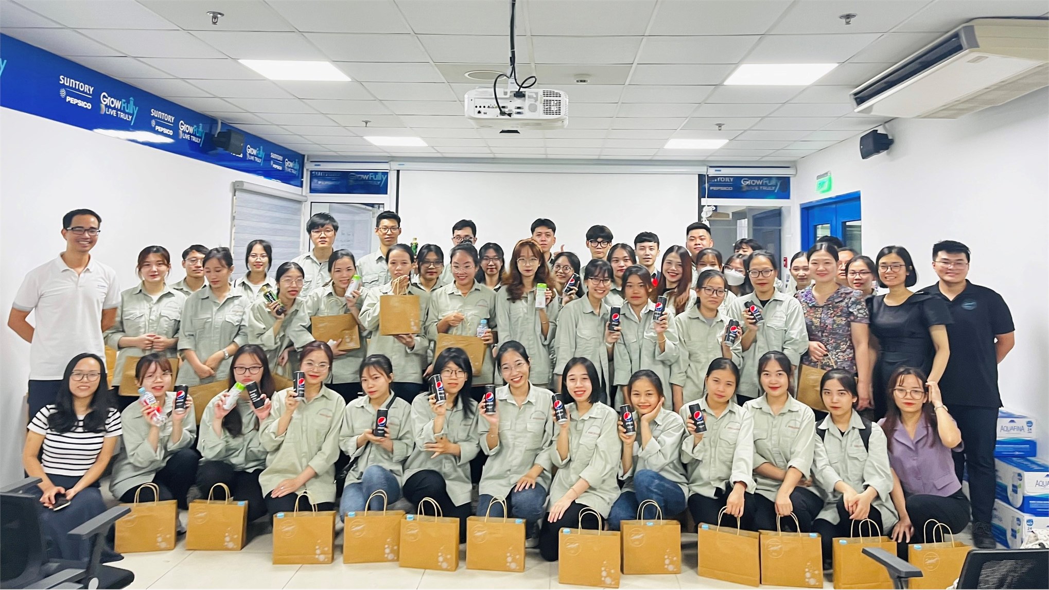 Ấn tượng của sinh viên Nhà trường trong chuyến tham quan Suntory Pepsico và Hyundai Kefico