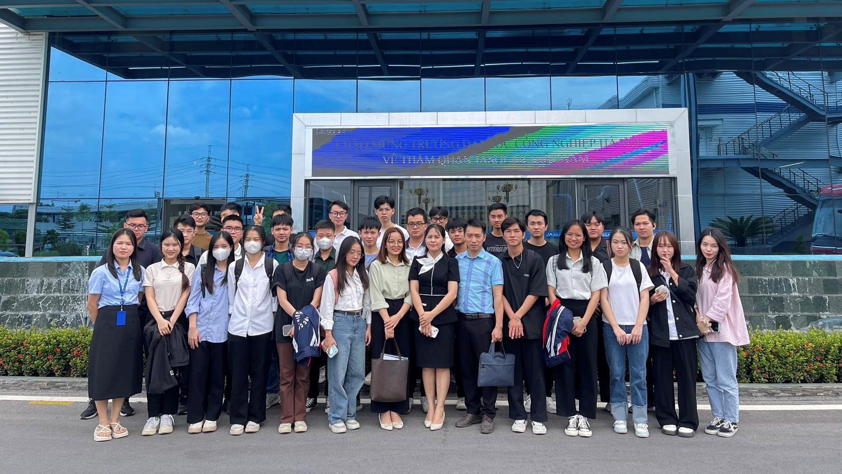 Một ngày trải nghiệm Công ty JA Solar Việt Nam của sinh viên trường ĐH Công nghiệp Hà Nội