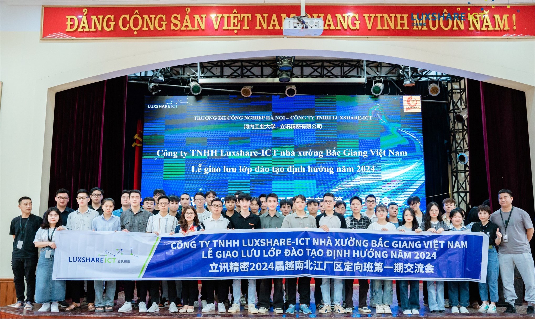 Giao lưu, đối thoại giữa lãnh đạo Công ty TNHH Luxshare-ICT và sinh viên Lớp định hướng khóa 2