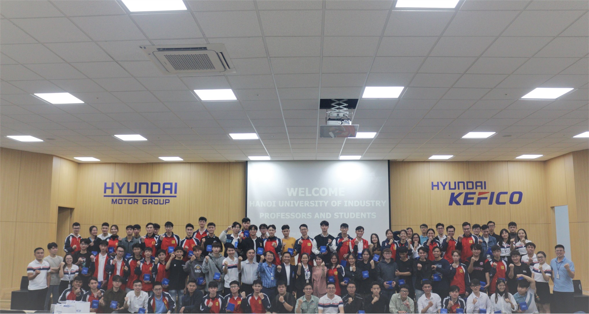 Sinh viên Đại học Công nghiệp trải nghiệm nhà máy Hyndai Kefico và nhà máy Brother Việt Nam