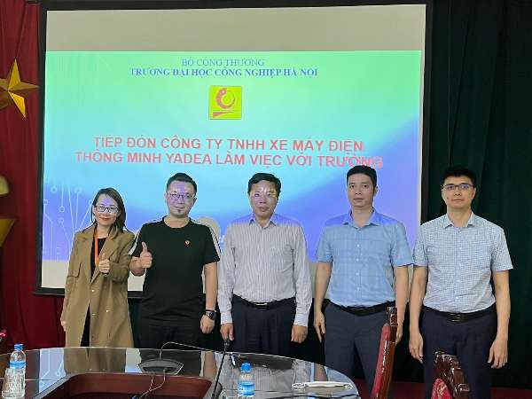 Công ty TNHH electric motorcycle Yadea Việt Nam đến thăm và làm việc với trường