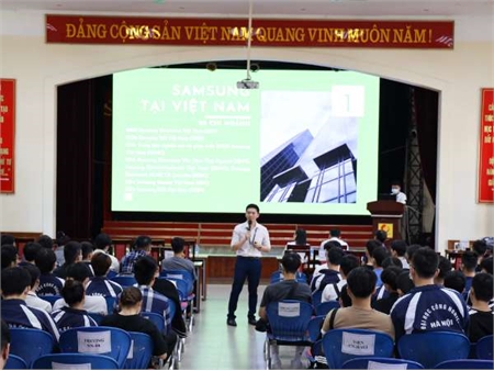 Hơn 200 sinh viên Nhà trường quan tâm đặc biệt tới Chương trình Tuyển dụng của Công ty TNHH Samsung Electronics Việt Nam.
