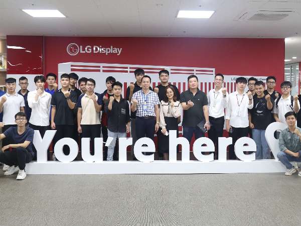 Trải nghiệm của sinh viên Trường ĐH Công nghiệp Hà Nội tại Công ty Honda Việt Nam và LG Display Hải Phòng