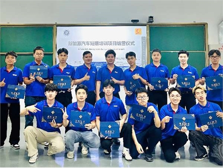 Sinh viên Trường Đại học Công nghiệp Hà Nội tham gia chương trình trao đổi 14 ngày về “ô tô năng lượng mới” tại trường Đại học Khoa học Kỹ thuật Quảng Tây, Trung Quốc