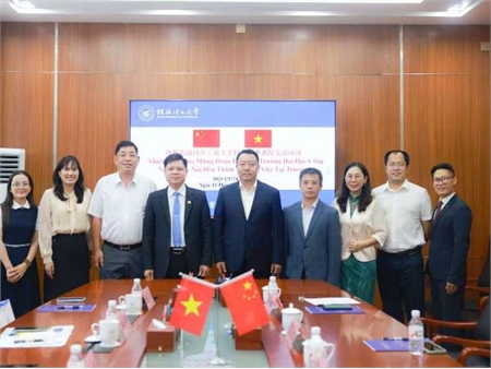 Trường Đại học Công nghiệp và Đại học Bách khoa Quế Lâm (Trung Quốc) đẩy mạnh hợp tác đào tạo chương trình liên kết 2+2