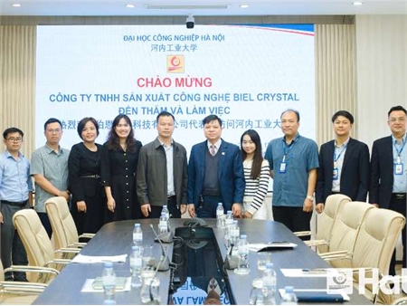 Tiếp đón và làm việc với Công ty TNHH Sản xuất Công nghệ Biel Crystal