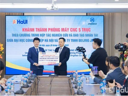 Tiếp nhận thiết bị tài trợ từ Công ty TNHH Beijing Jingdiao Group Việt Nam