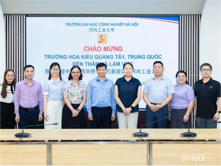 Đón tiếp đoàn cán bộ Trường Hoa Kiều Quảng Tây, Trung Quốc