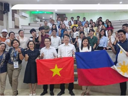 Hơn 500 học sinh Philippines tìm hiểu cơ hội học tập tại Đại học Công nghiệp Hà Nội