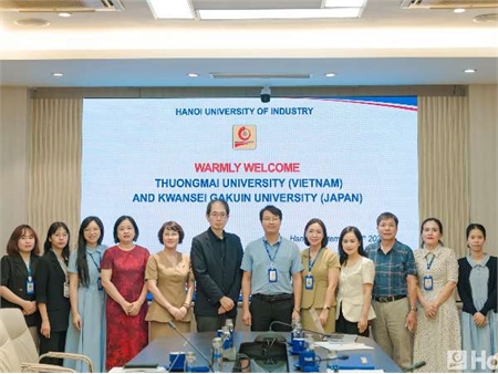 Sinh viên Đại học Kwansei Gakuin và Đại học Thương mại giao lưu với giảng viên, sinh viên HaUI