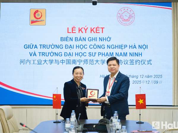 Ký kết biên bản hợp tác với Đại học Sư phạm Nam Ninh, Trung Quốc